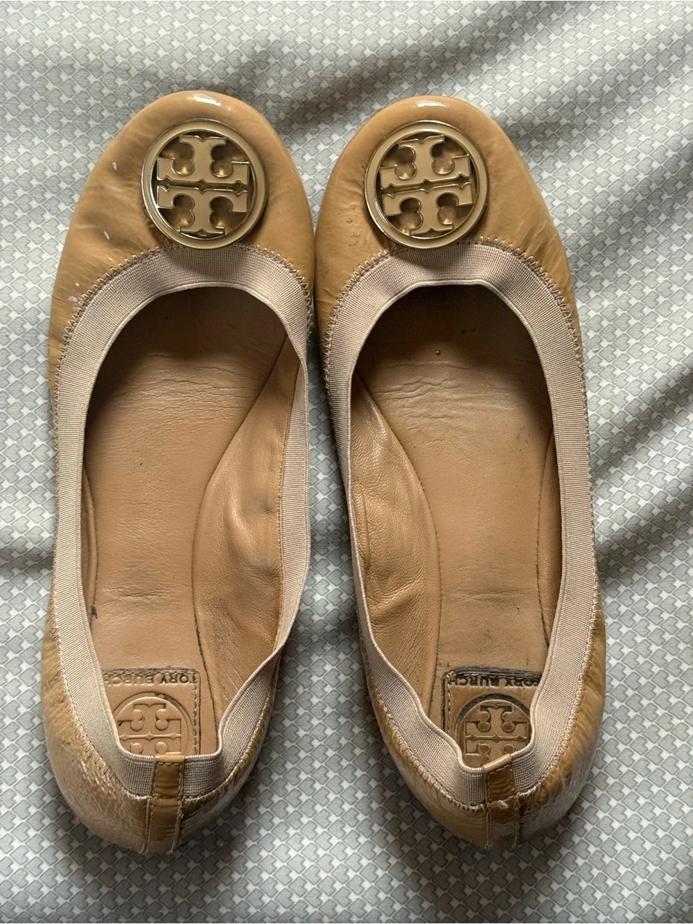 Tory Burch Beige Patent Leather Logo Ballet Flats